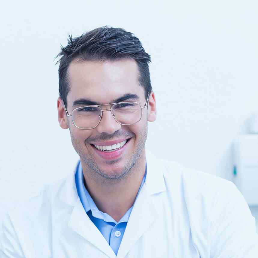 https://easydentaire.com/fr/wp-content/uploads/2020/02/doctor-03-1.jpg